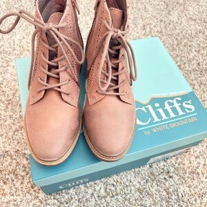 Cliffs by White Mountain Women's Tan Ankle Booties